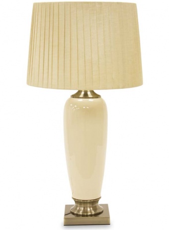 Лампа с абажуром