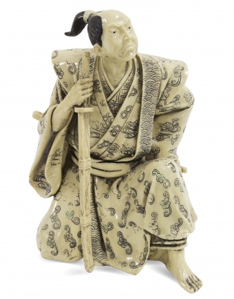Самурайская статуэтка